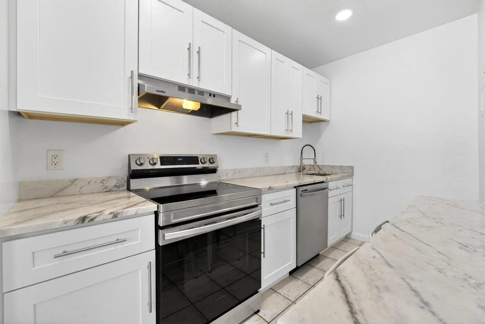 1 bedroom 1 bath Residential Lease for rent at 412 SE 16th Street # 3, Fort Lauderdale FL 33316