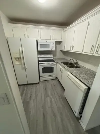 1 bedroom 1 bath Residential for sale at 244 Windsor K, West Palm Beach FL 33417