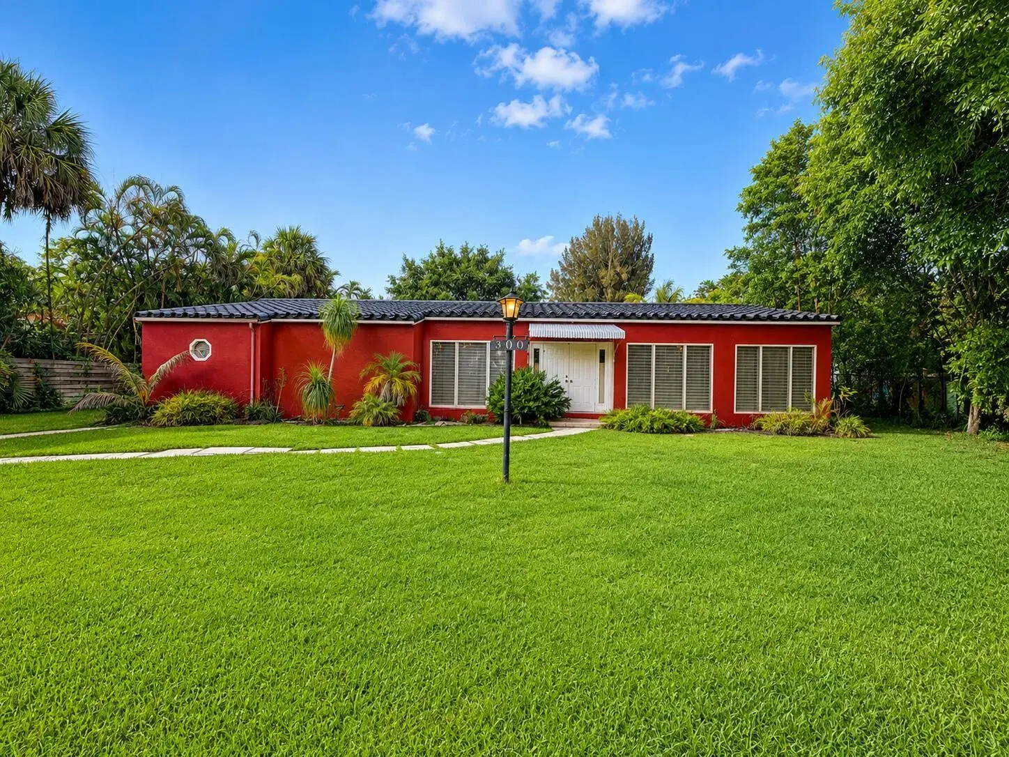 2 bedroom 3 bath Residential for sale at 300 Bayberry Drive, Plantation FL 33317