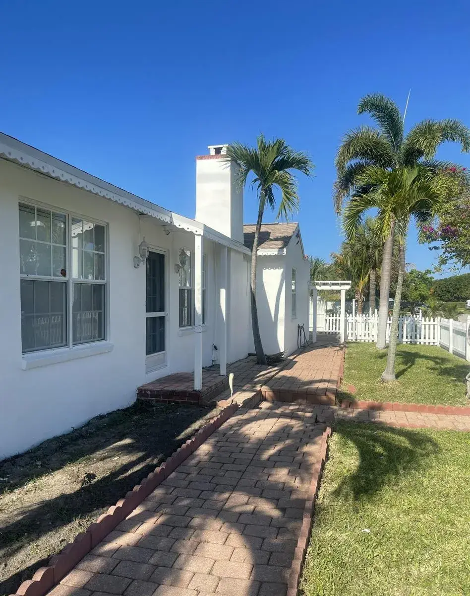 255 Foresteria Drive, Lake Park FL 33403