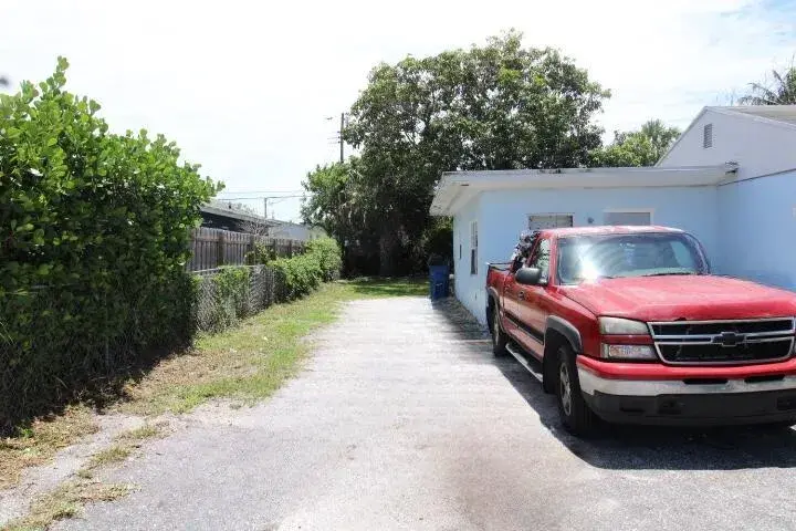 1417 W 32nd Street, Riviera Beach FL 33404 photo 3