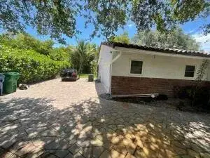 3205 NW 87th Avenue, Coral Springs FL 33071
