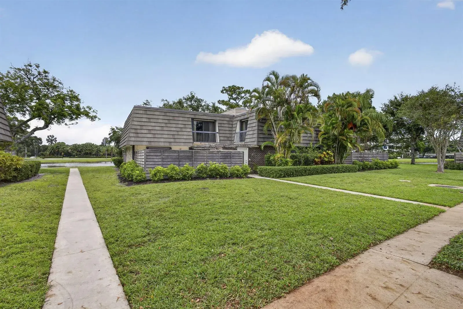 121 1st Terrace, Palm Beach Gardens FL 33418