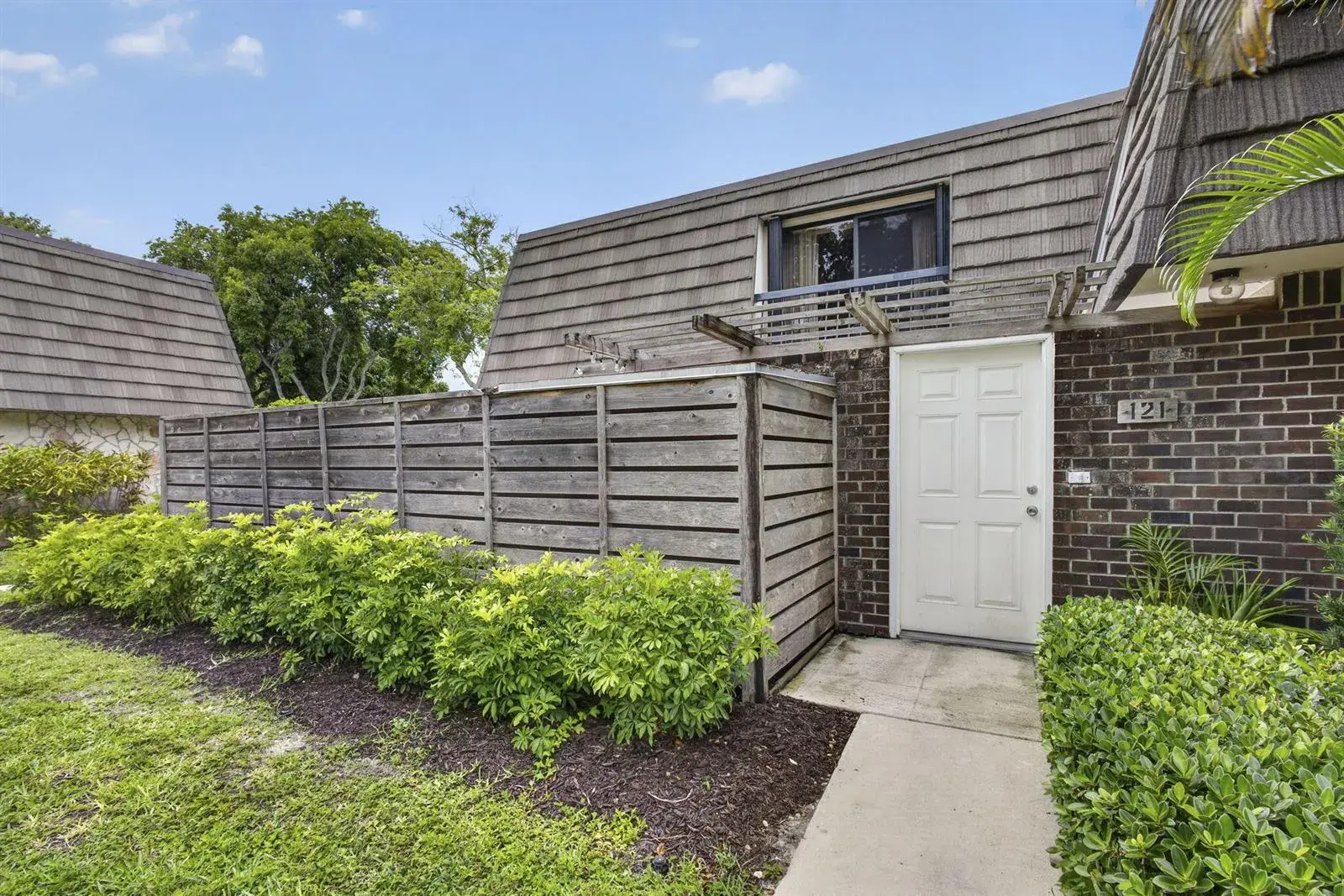 121 1st Terrace, Palm Beach Gardens FL 33418