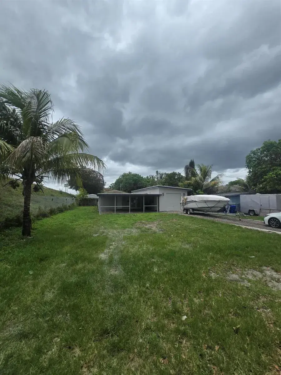 4 bedroom 4 bath Residential for sale at 6209 Grant Street, Hollywood FL 33024
