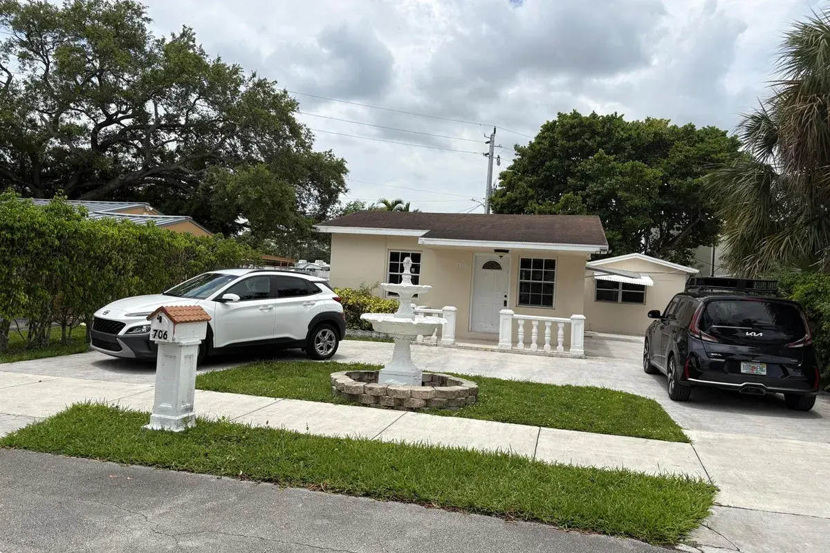 706 Glenn Parkway, Hollywood FL 33021