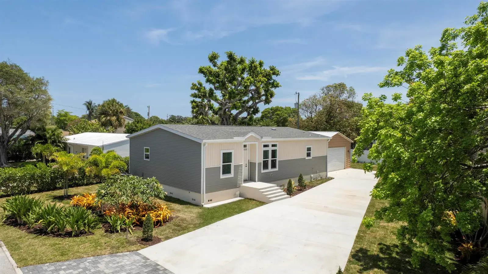 3 bedroom 2 bath Residential for sale at 1757 N 12th Ct Court N, FL 33460