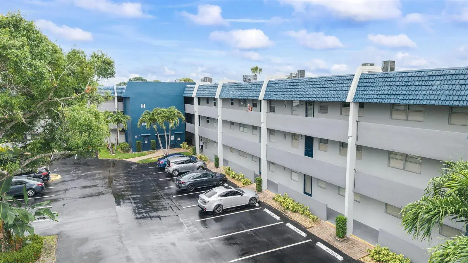 7807 Golf Cir Drive # 305, Margate FL 33063
