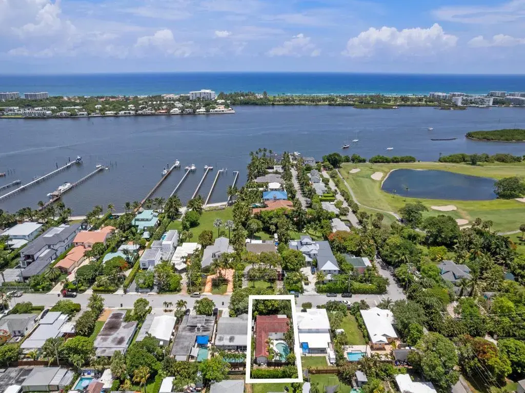 3 bedroom 2 bath Residential for sale at 1615 N Lakeside Drive, FL 33460