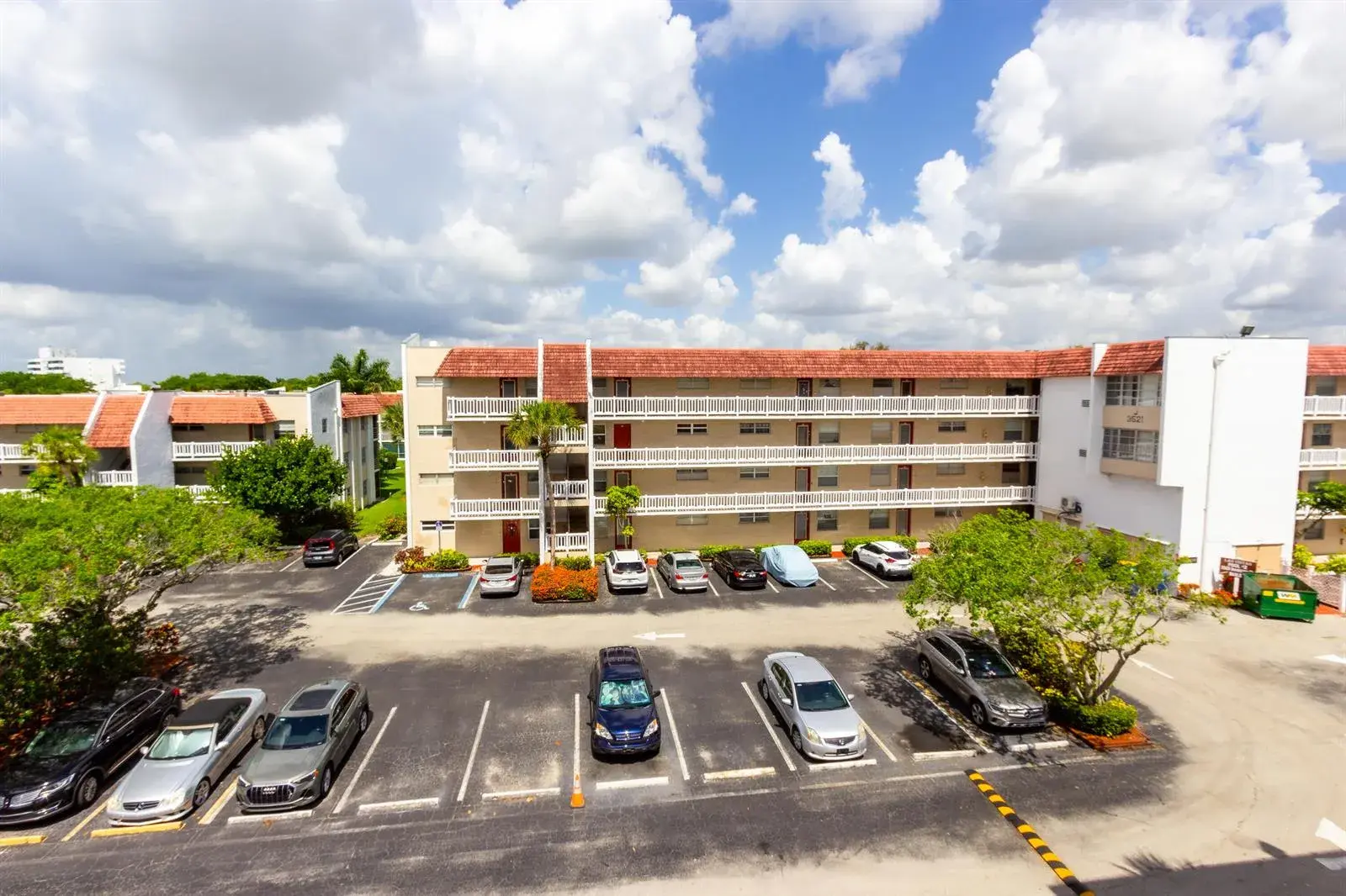 1 bedroom 1 bath Residential for sale at 3531 Inverrary Drive # H406, Lauderhill FL 33319
