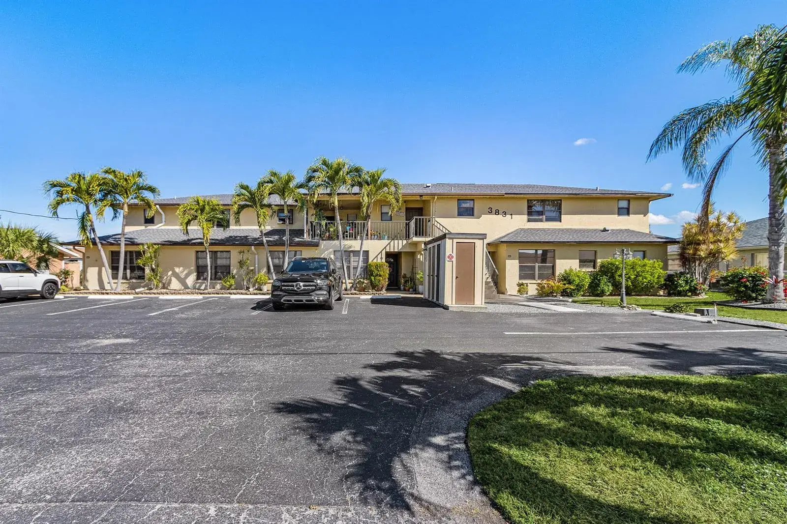 2 bedroom 2 bath Residential for sale at 3831 SE 11th Place # 101, Cape Coral FL 33904