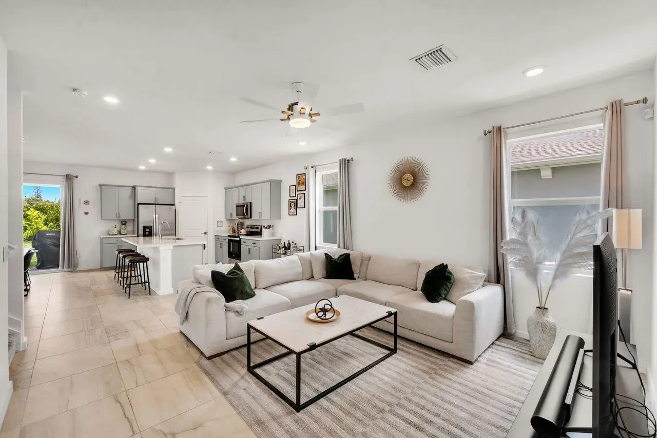 4506 Catalina Way, FL 33463
