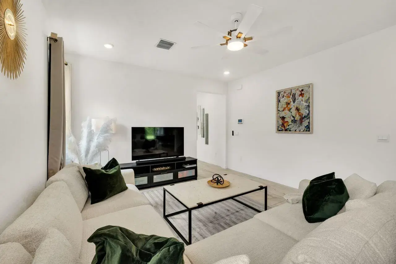 4506 Catalina Way, FL 33463