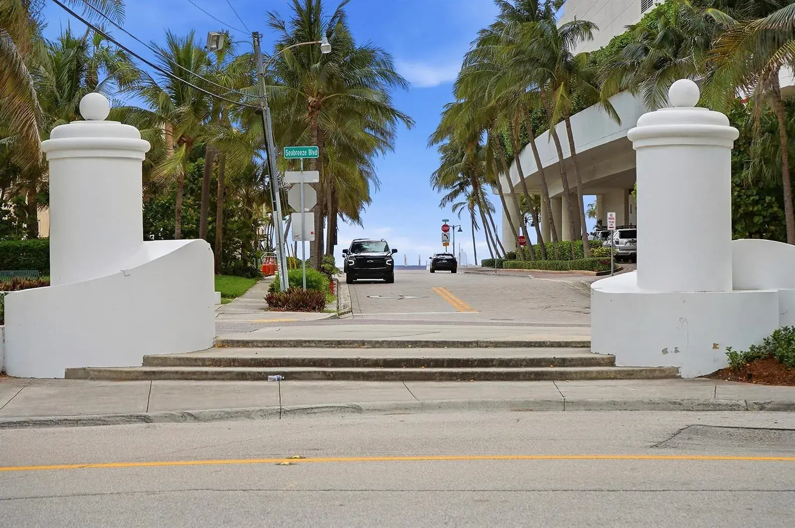 95 N Birch Road # 606, Fort Lauderdale FL 33304