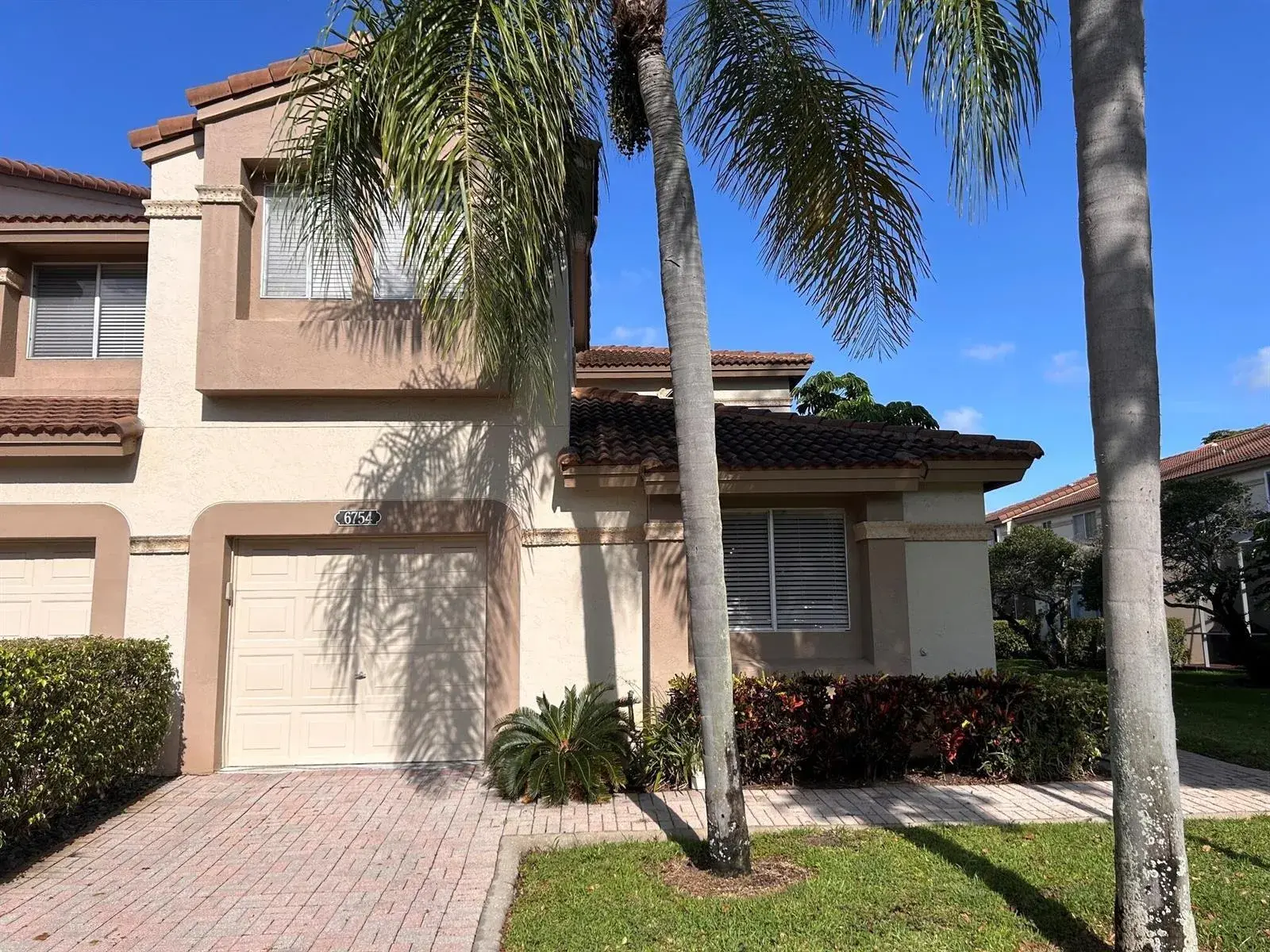 2 bedroom 3 bath Residential for sale at 6754 Via Regina, Boca Raton FL 33433