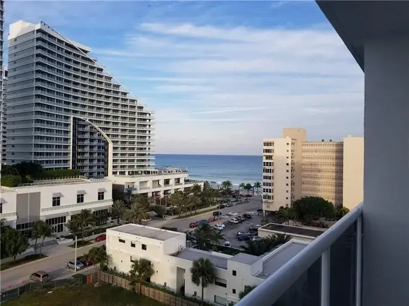 1 bedroom 1 bath Residential Lease for rent at 336 N Birch Road # 8d, Fort Lauderdale FL 33304