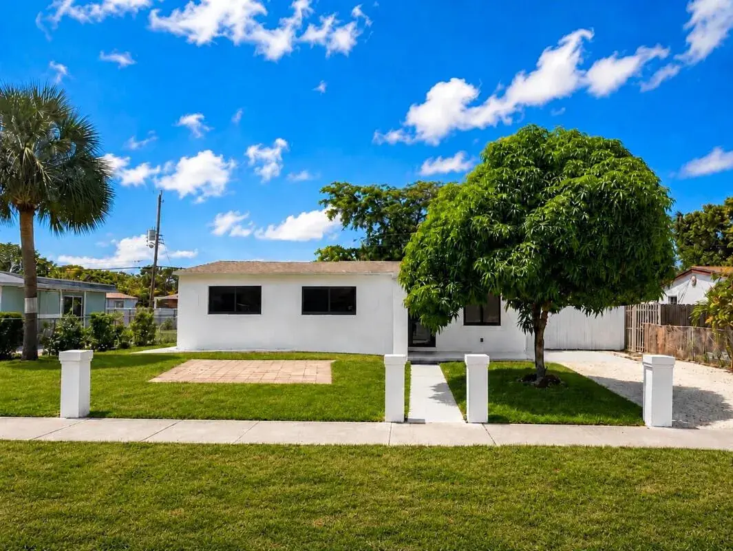 3 bedroom 2 bath Residential for sale at 235 SW 21st Way, Fort Lauderdale FL 33312