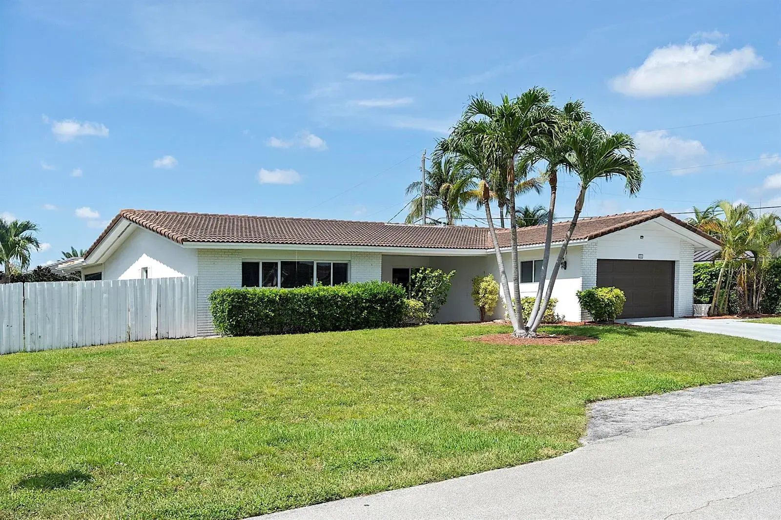 2910 NE 40th Court, Lighthouse Point FL 33064
