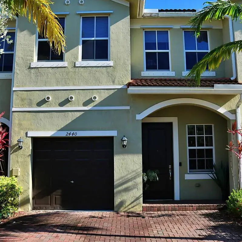 2440 SE 14th Court, Homestead FL 33035