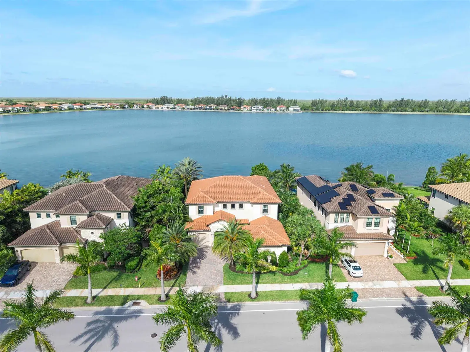 5 bedroom 4 bath for sale at 8685 Parkland Bay Drive, Parkland FL 33076