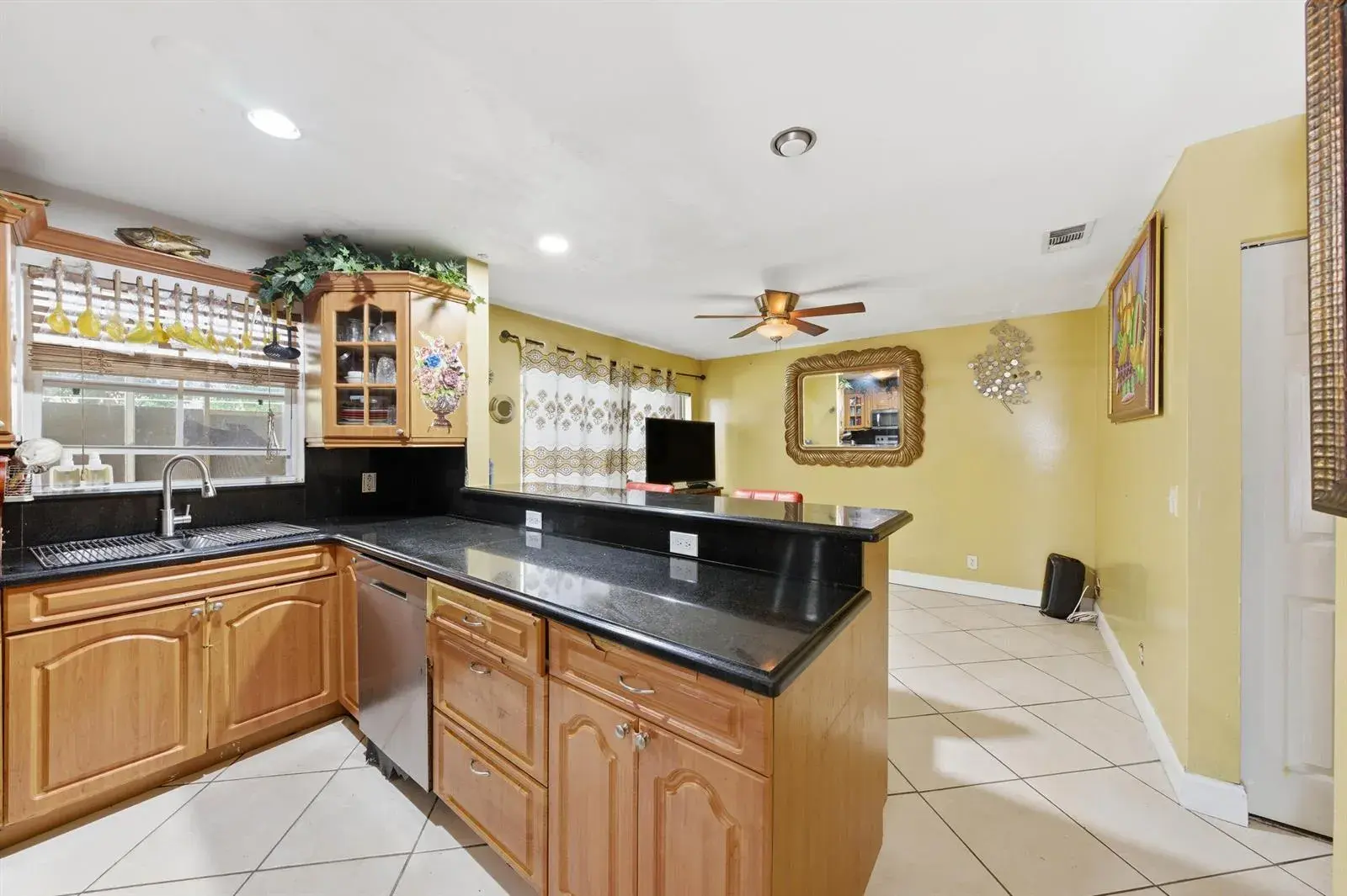6582 Bayfront Drive, Margate FL 33063