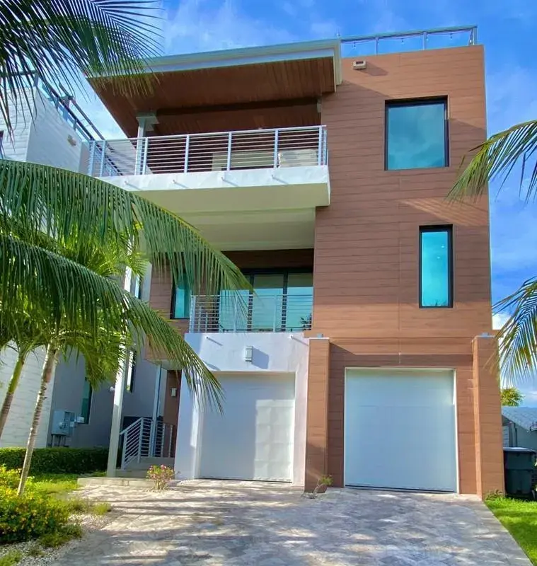 348 Balboa Street, Hollywood FL 33019