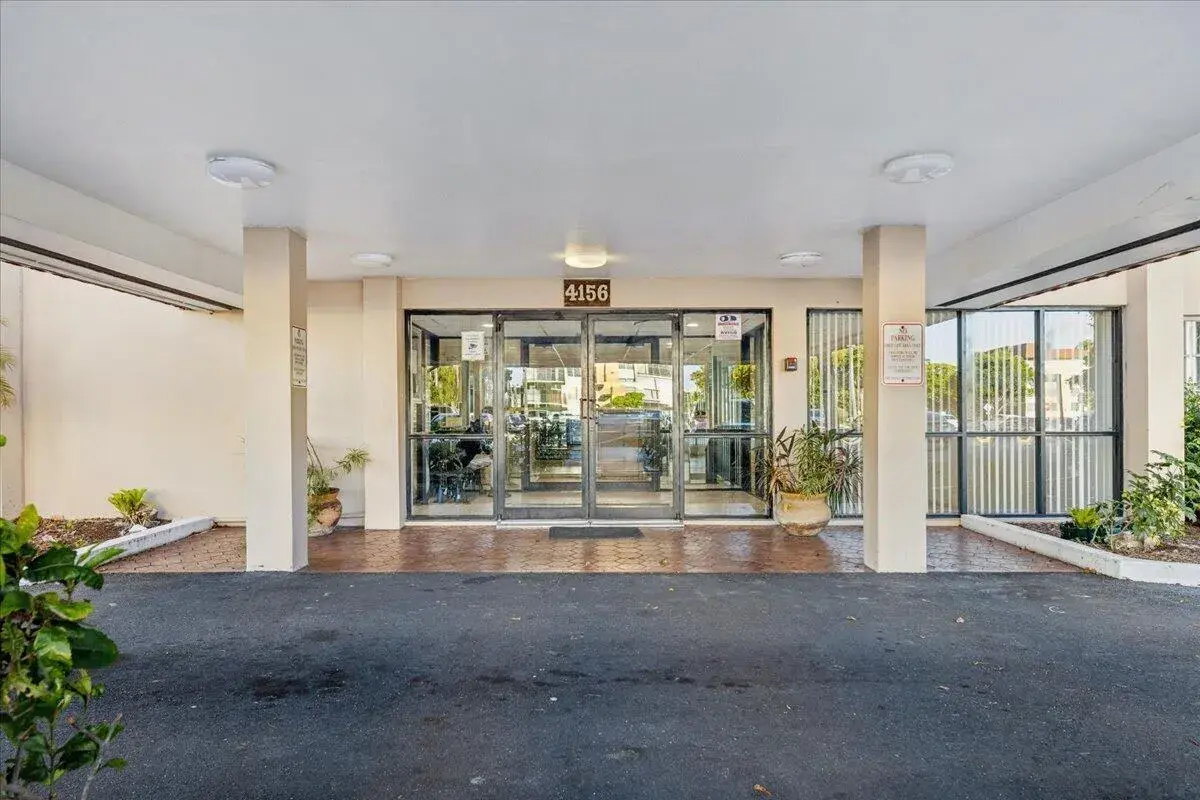 2 bedroom 2 bath Residential for sale at 4156 Inverrary Drive, Lauderhill FL 33319