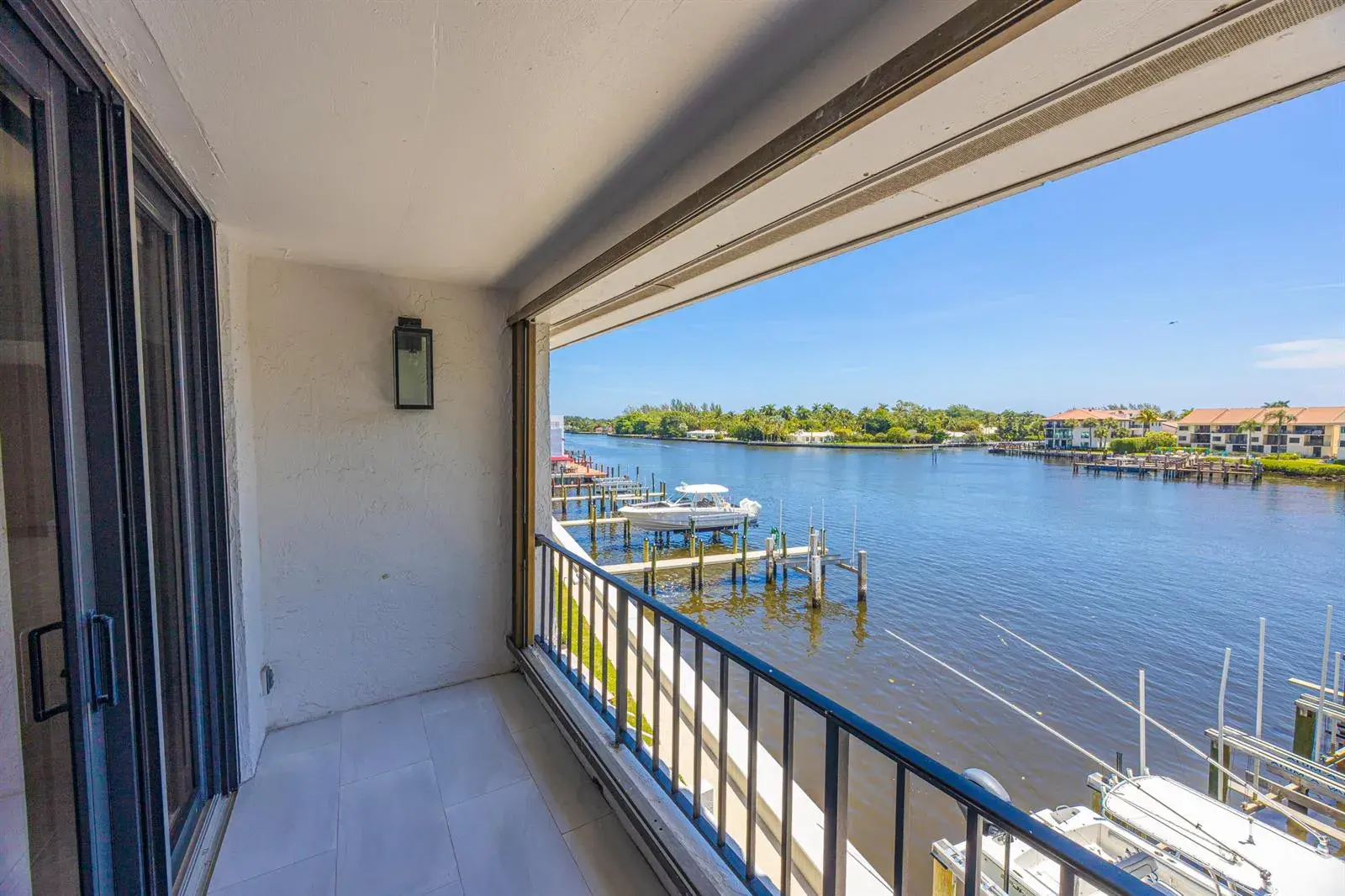 3 bedroom 2 bath for sale at 801 Palm Trail # 9, Delray Beach FL 33483