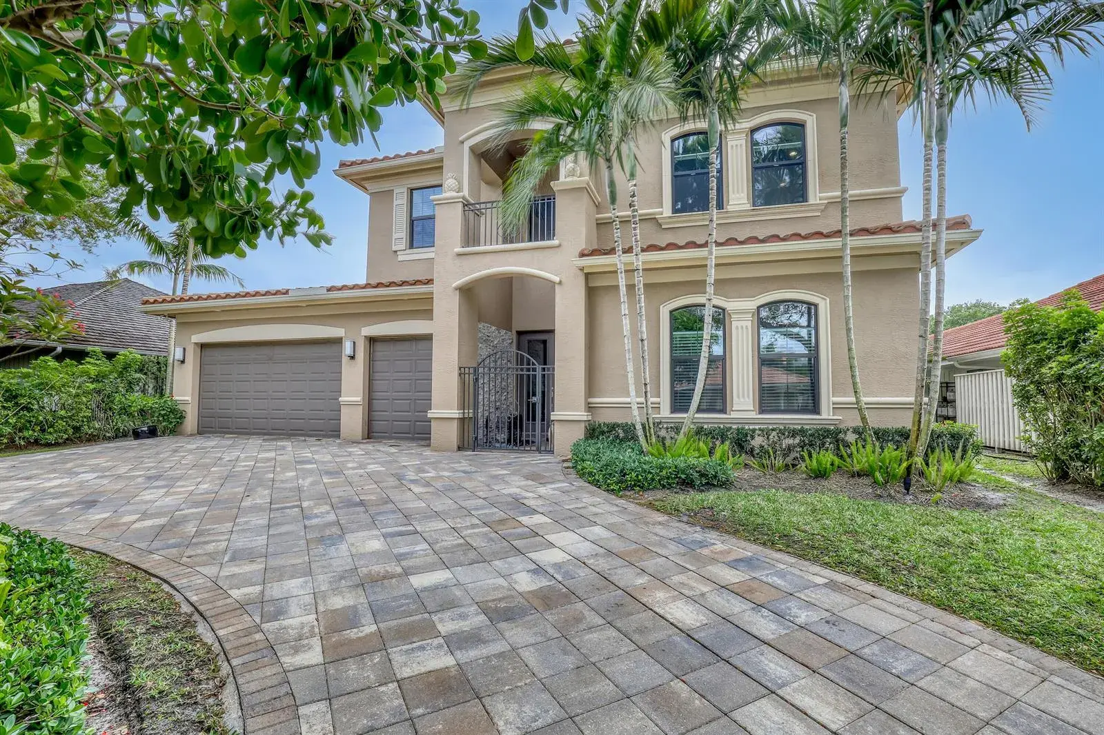 5 bedroom 5 bath for sale at 10 Kintyre Road, Palm Beach Gardens FL 33418