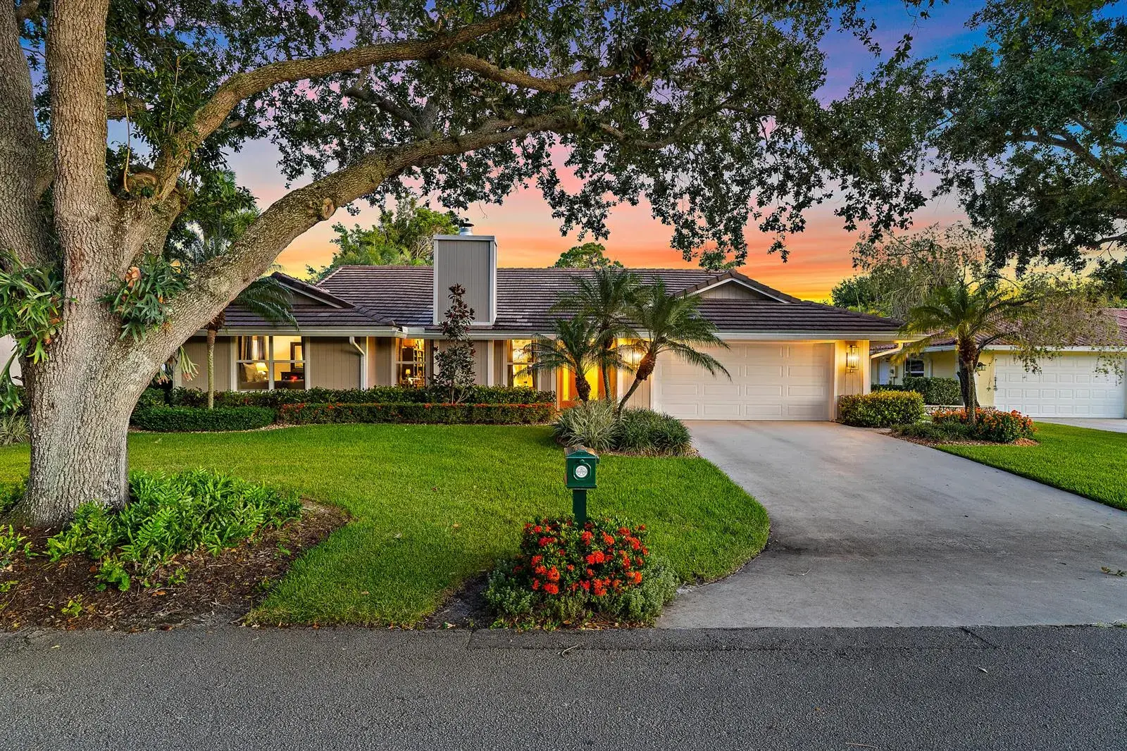 3 bedroom 3 bath for sale at 10 Bentwood Road, Palm Beach Gardens FL 33418