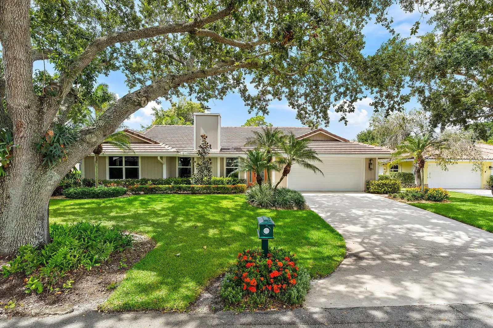 10 Bentwood Road, Palm Beach Gardens FL 33418