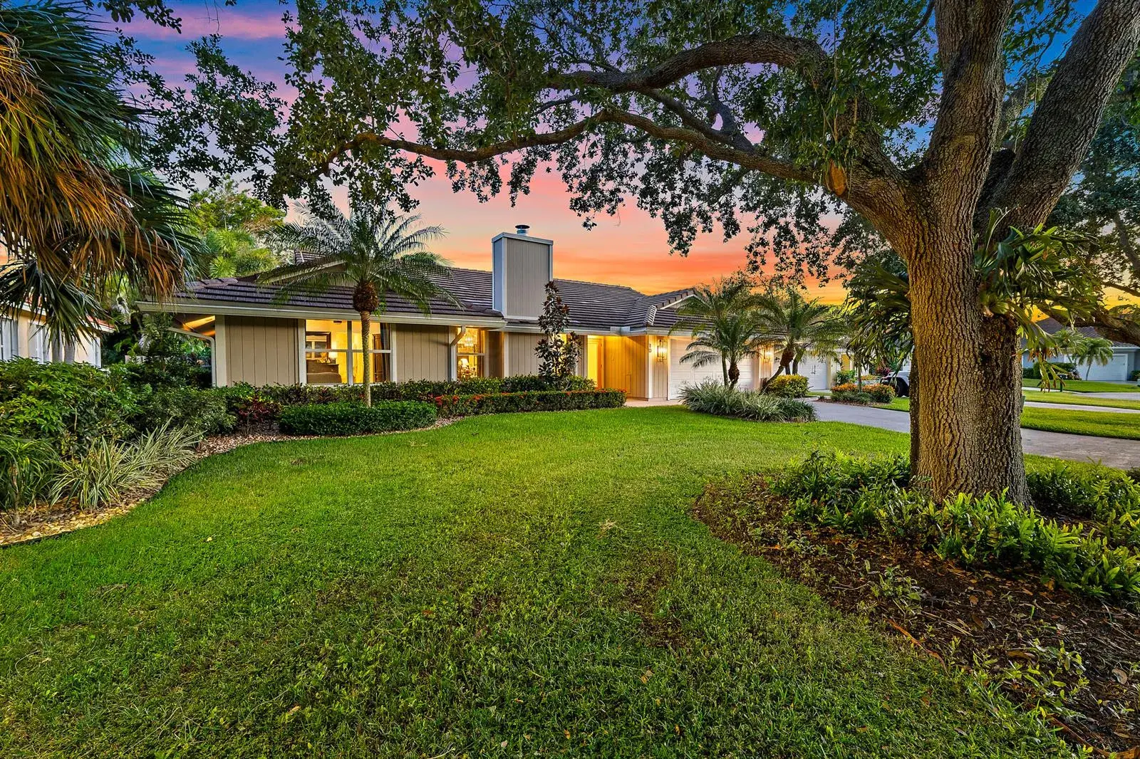 10 Bentwood Road, Palm Beach Gardens FL 33418