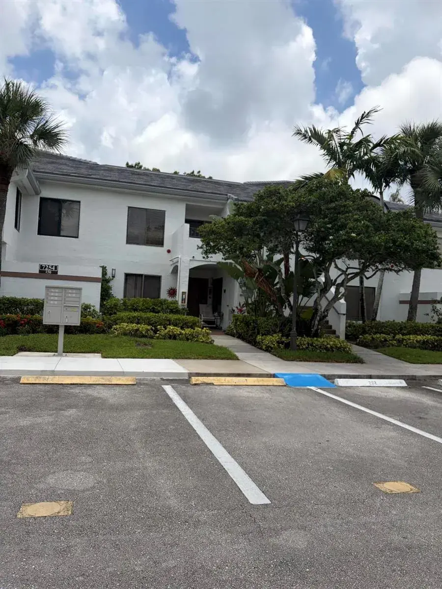 2 bedroom 2 bath Residential for sale at 7254 Clunie Place # 15005, Delray Beach FL 33446