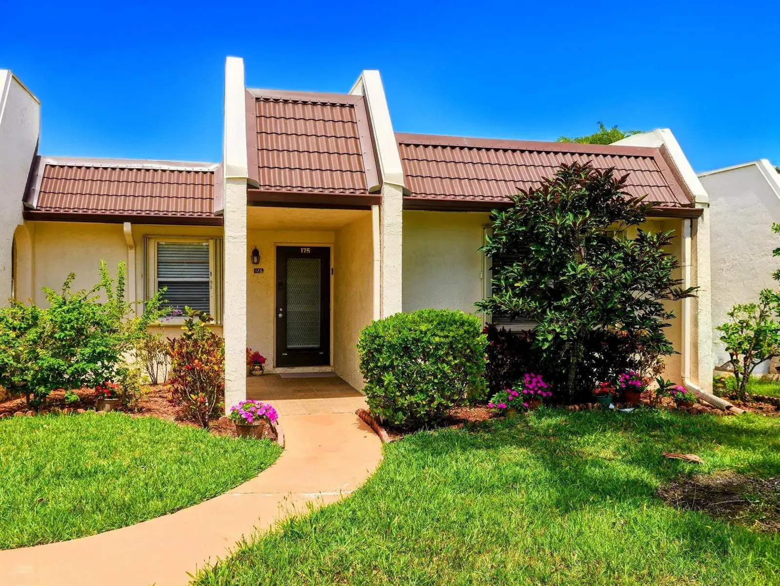 2 bedroom 2 bath Residential for sale at 175 Lake Susan Lane, West Palm Beach FL 33411