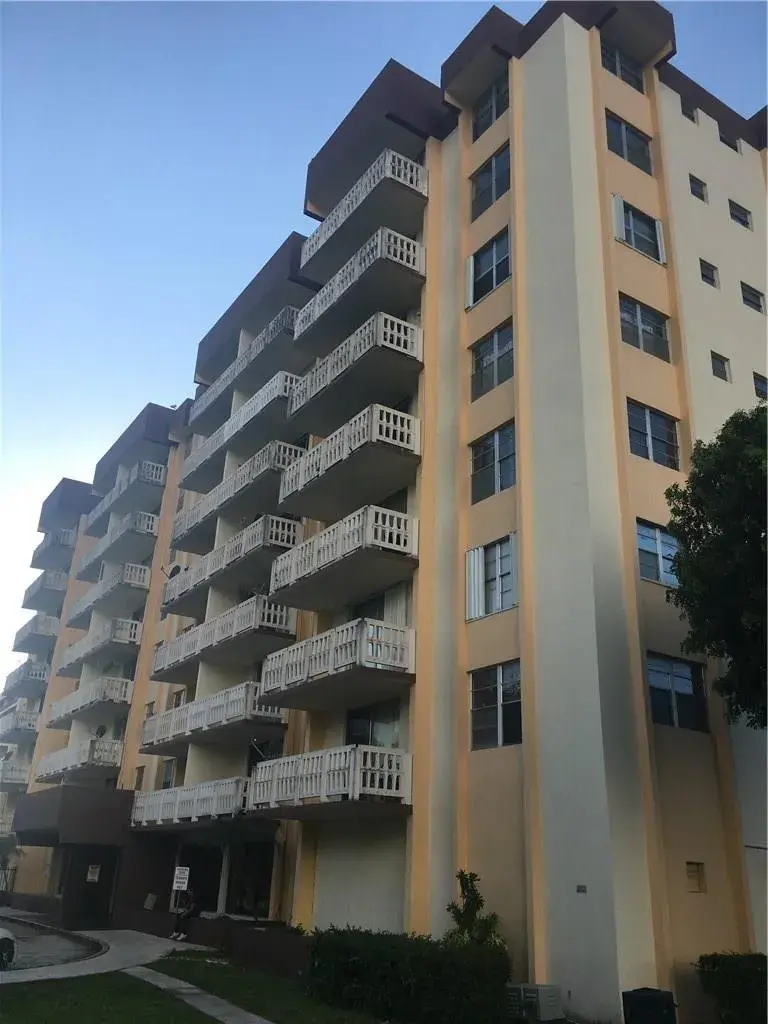 1 bedroom 1 bath Residential for sale at 15600 NW 7th Avenue # 421, Miami FL 33169