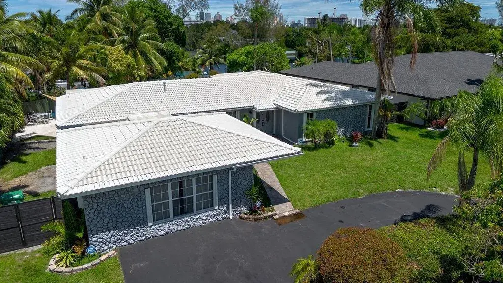 4 bedroom 4 bath for sale at 19885 NE 22nd Avenue, Miami FL 33180