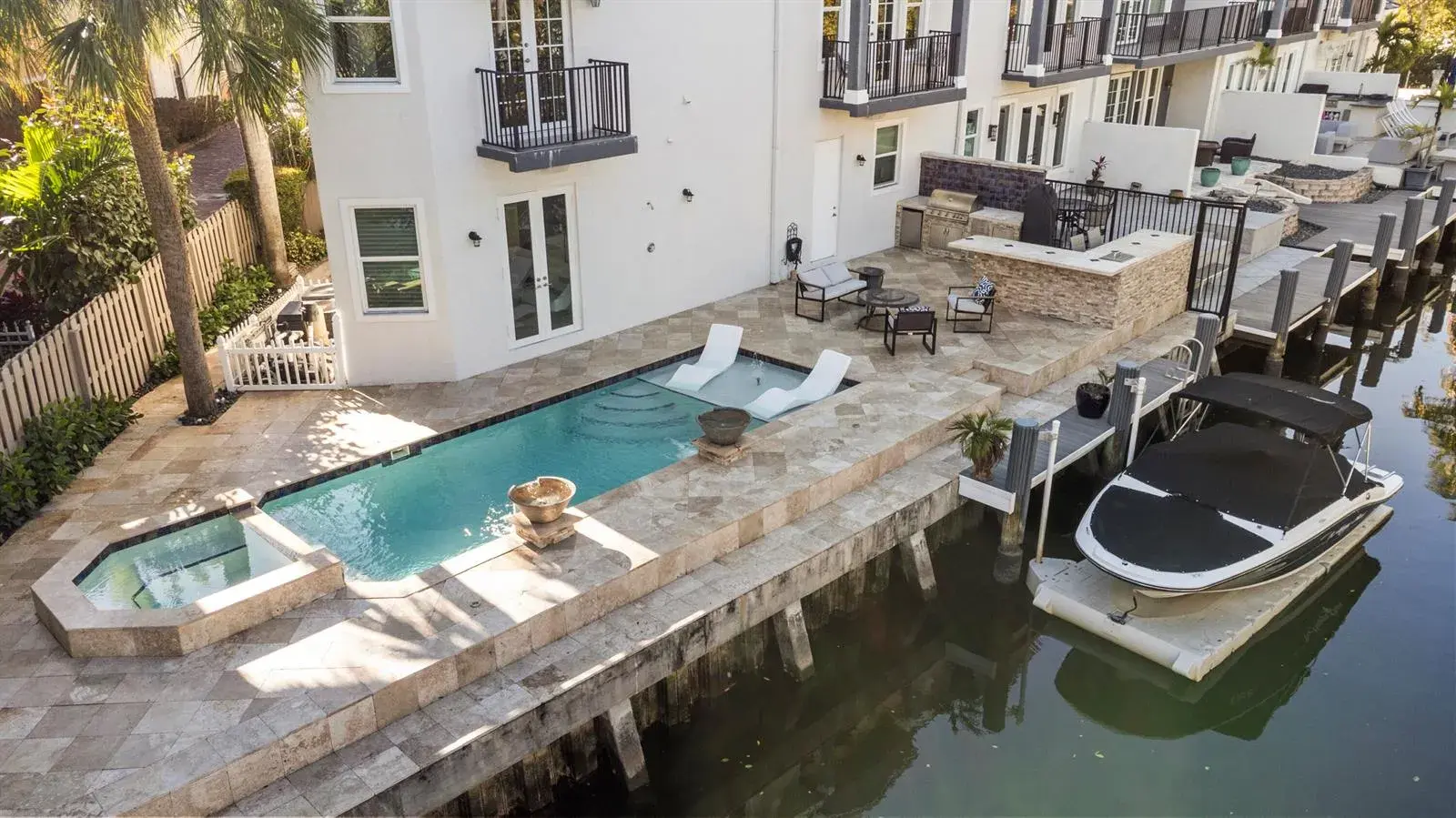 3 bedroom 3 bath for sale at 208 SE 10th Terrace, Fort Lauderdale FL 33301