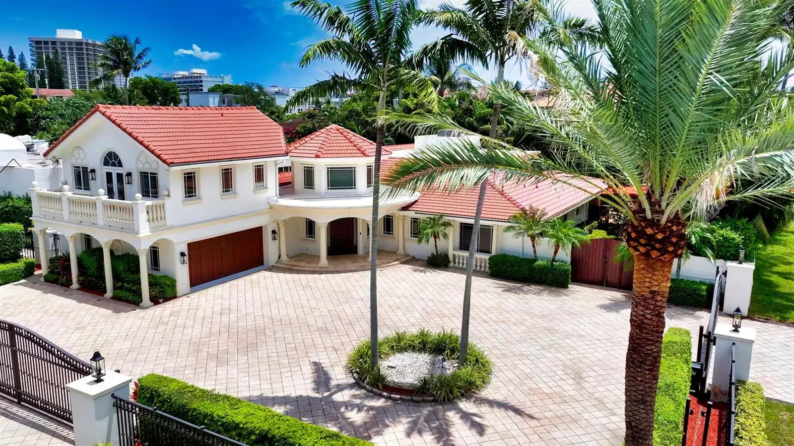 4 bedroom 4 bath for sale at 1098 Spanish River Road, Boca Raton FL 33432