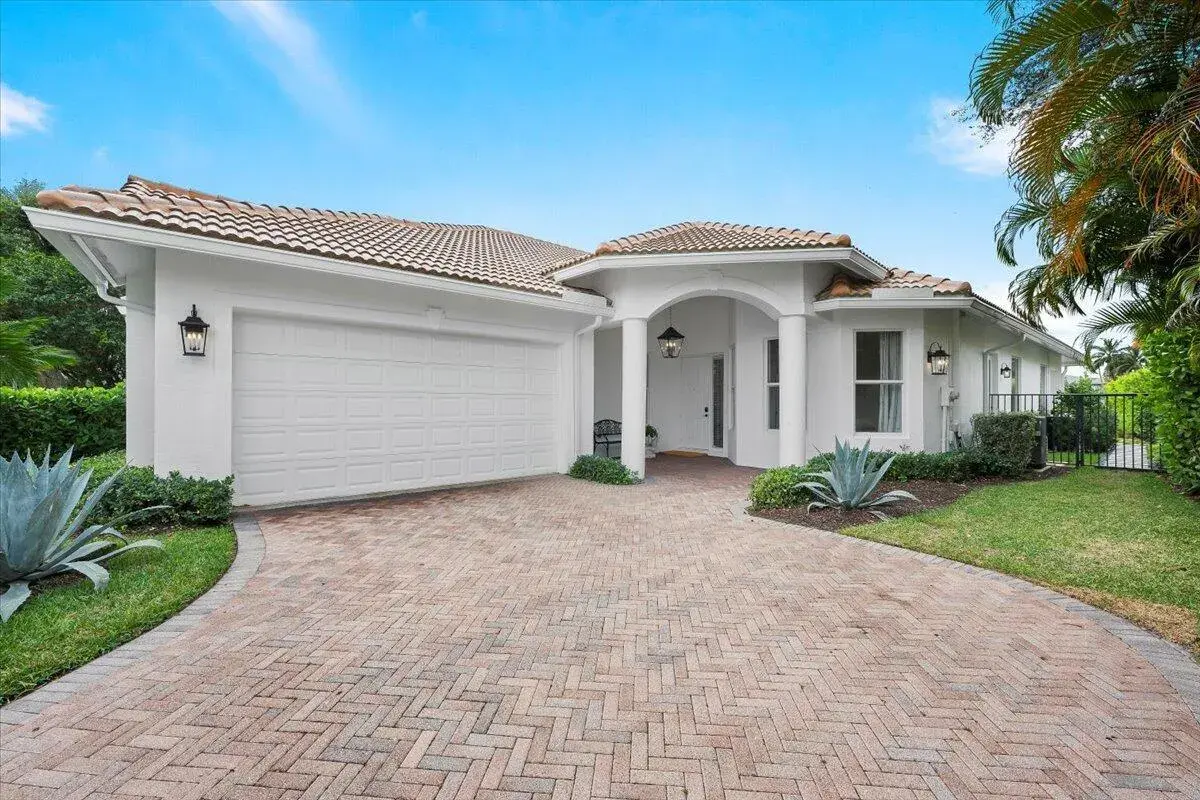 3 bedroom 3 bath for sale at 2951 Twin Oaks Way, Wellington FL 33414