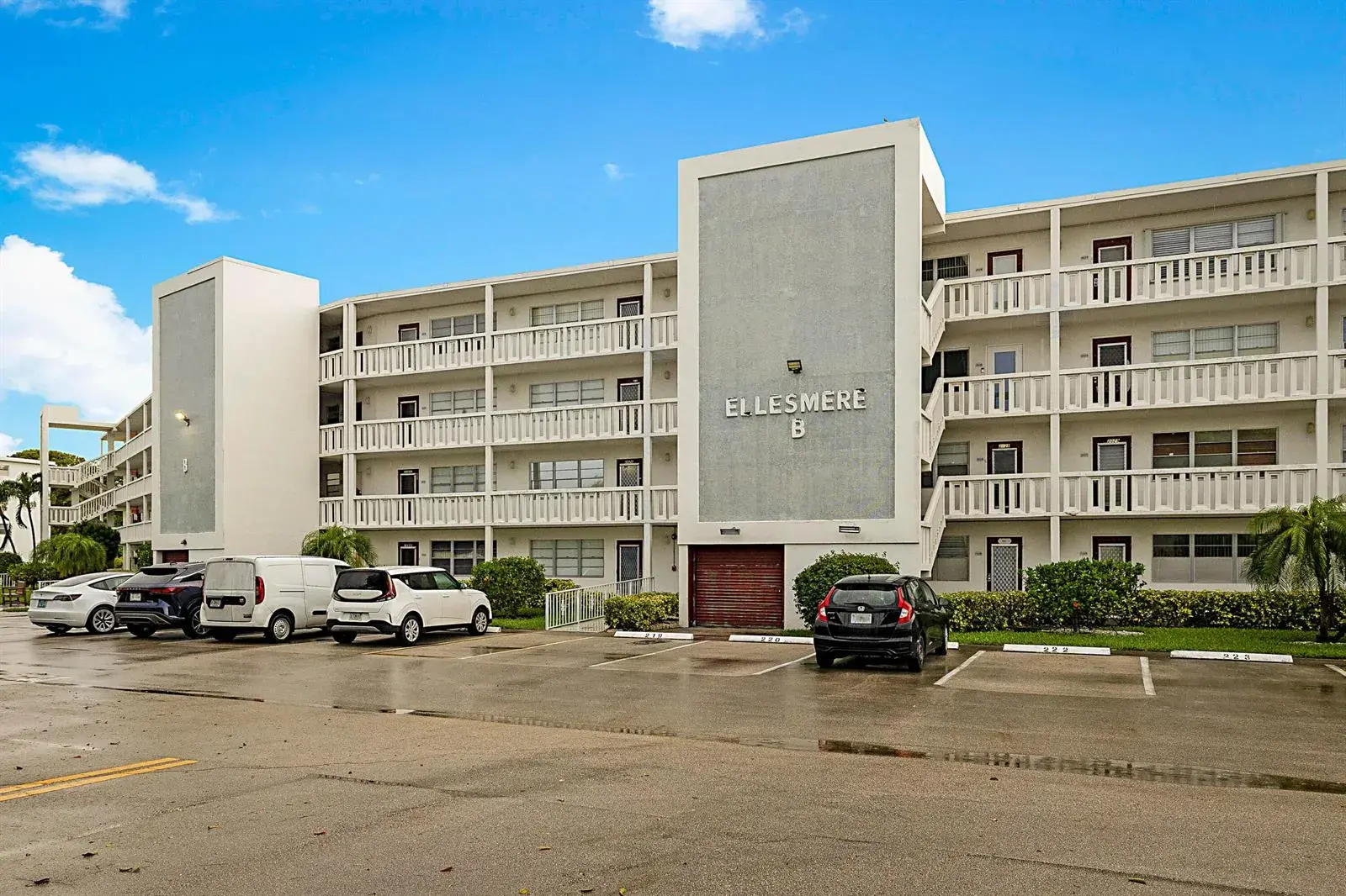 2 bedroom 1 bath Residential for sale at 1023 Ellesmere B, Deerfield Beach FL 33442