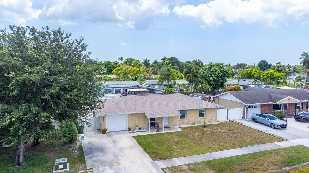 220 Davis Road, Palm Springs FL 33461