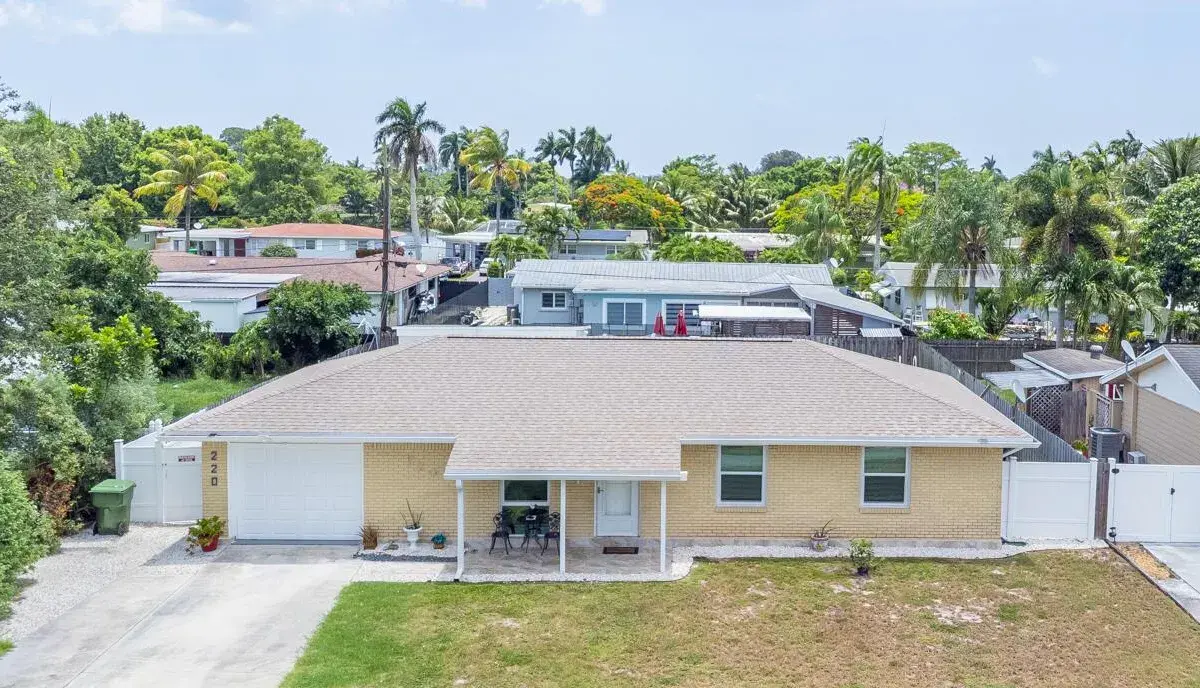 220 Davis Road, Palm Springs FL 33461