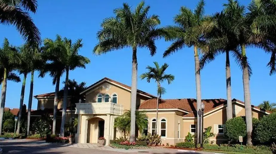 2 bedroom 2 bath Residential for sale at 902 Villa Circle, Boynton Beach FL 33435