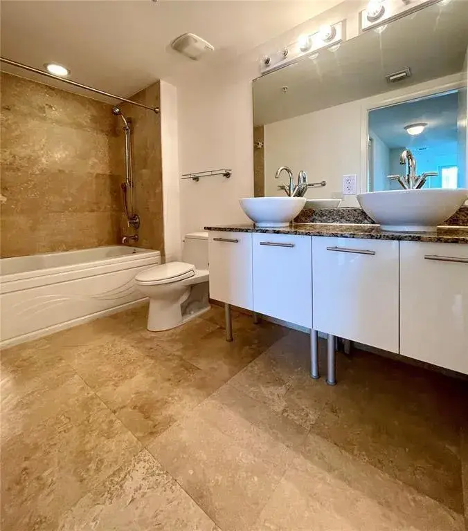 41 SE 5th Street # 1615, Miami FL 33131