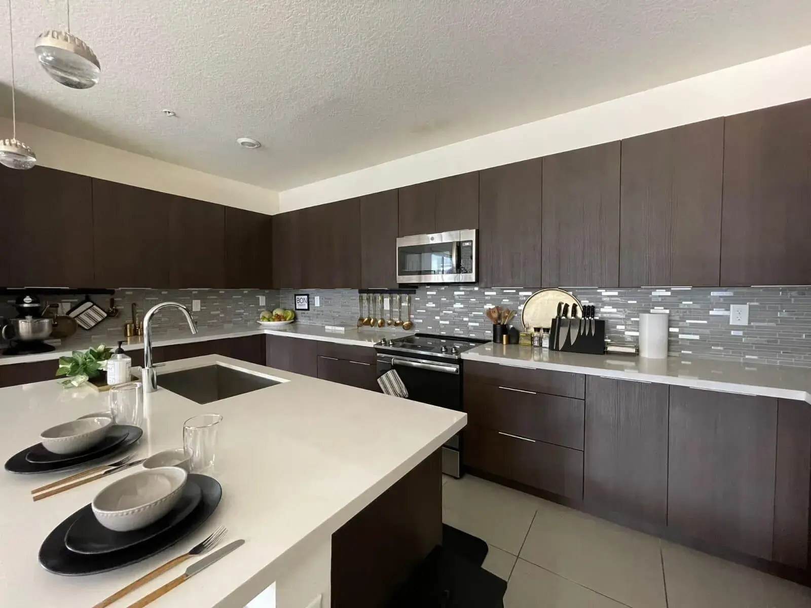4713 NW 84th Court, Doral FL 33166