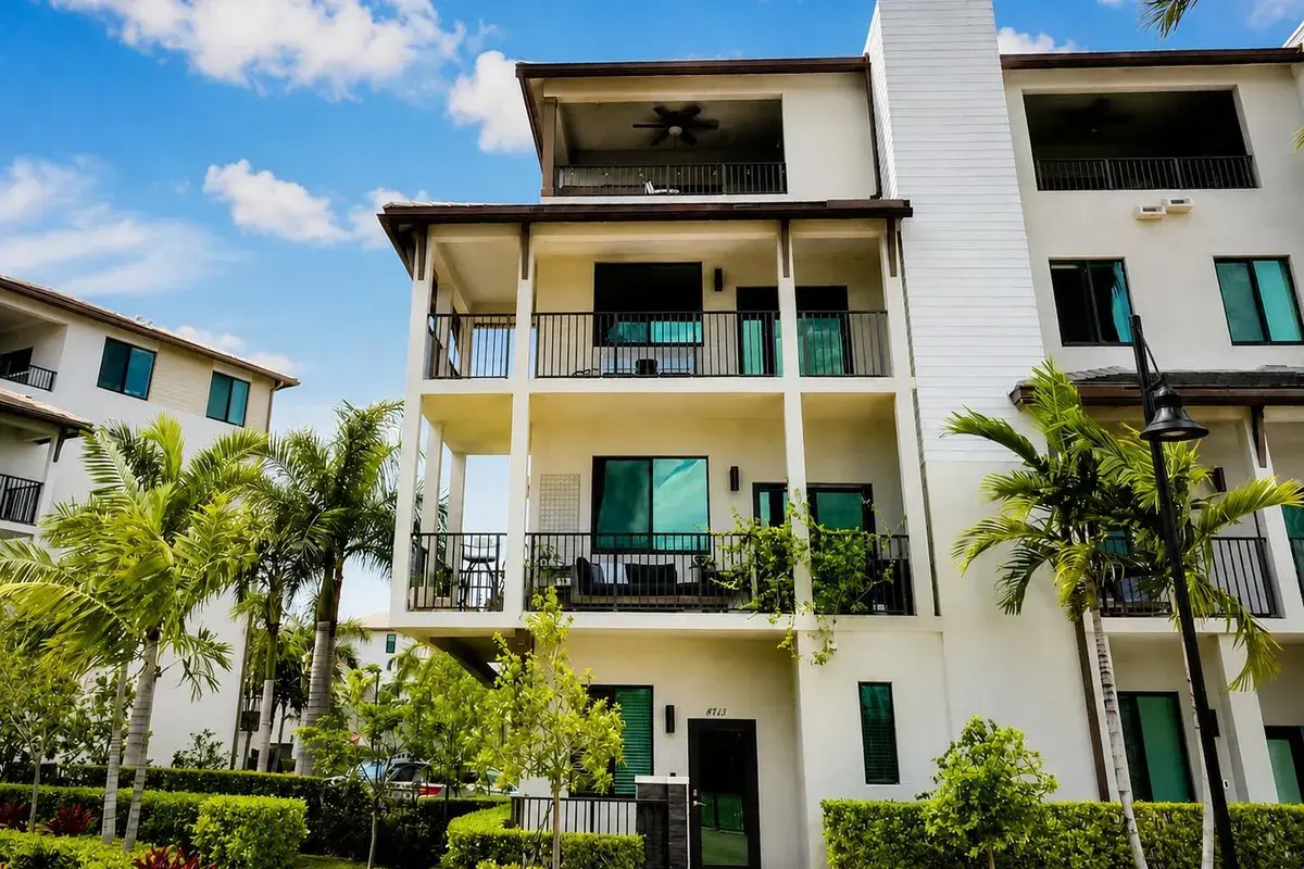 4713 NW 84th Court, Doral FL 33166