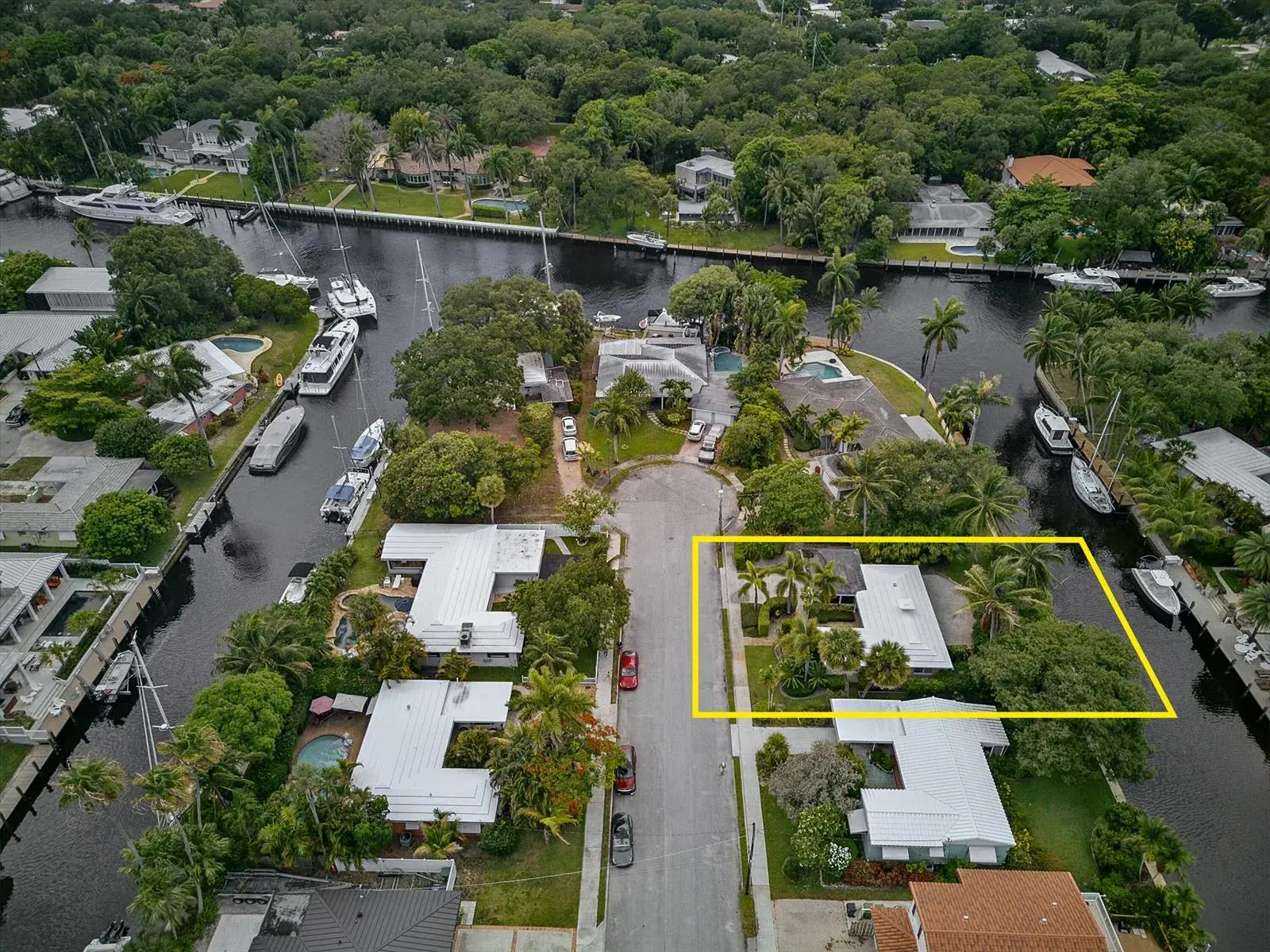 2 bedroom 1 bath for sale at 1325 Guava Isle, Fort Lauderdale FL 33315