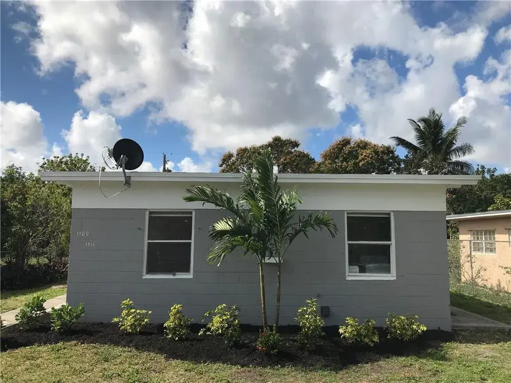 Residential Income for sale at 1709 NW 6th Avenue # 2, Fort Lauderdale FL 33311