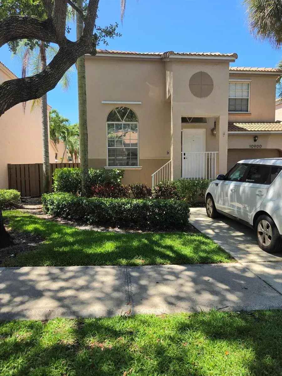 3 bedroom 2 bath Residential for sale at 10900 NW 12th Drive, Plantation FL 33322