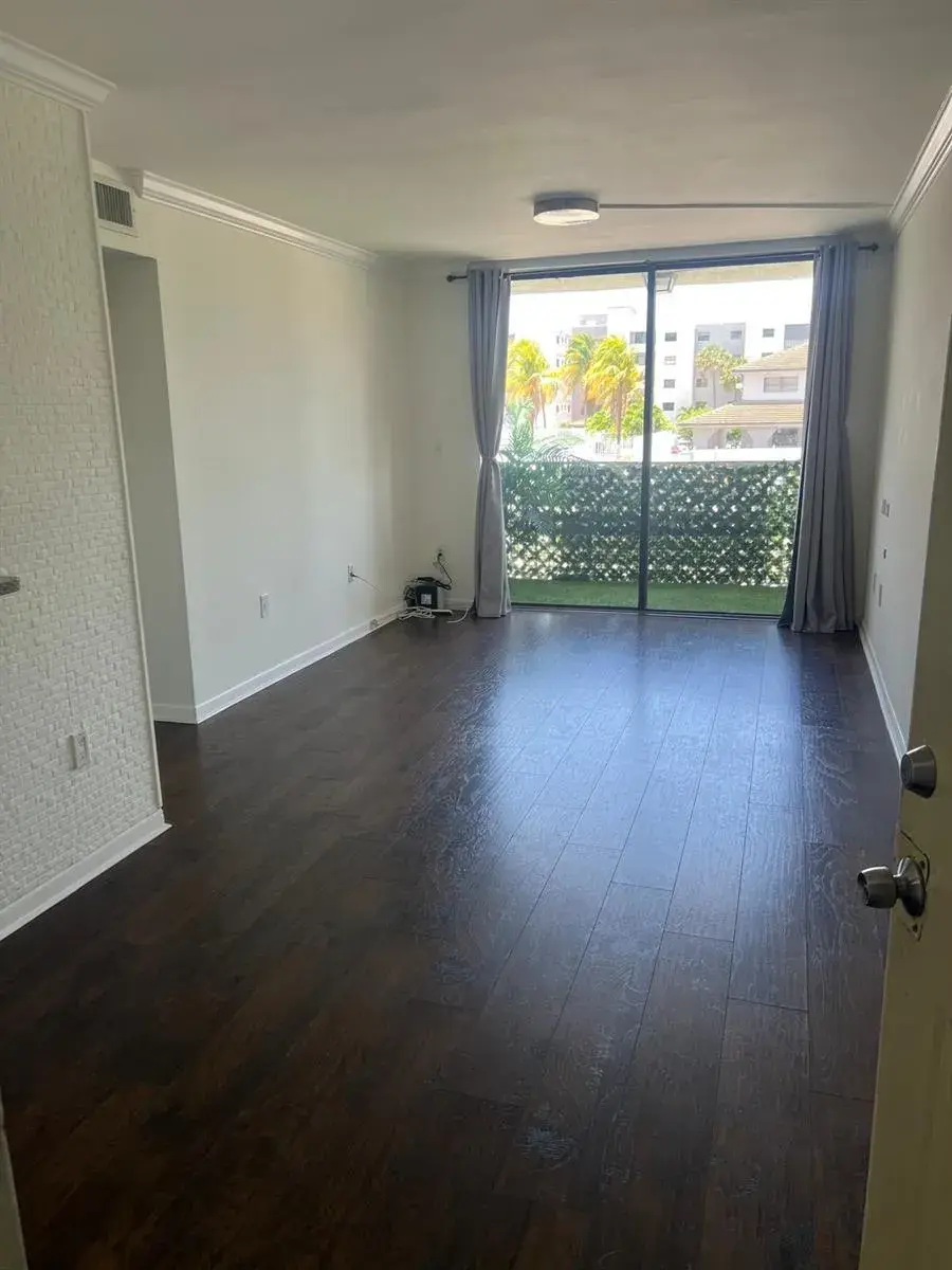 8145 NW 7th Street # 208, Miami FL 33126